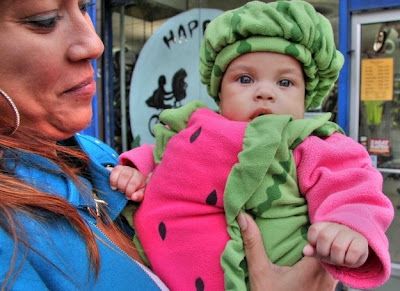 Babies-Dressed-As-Food-20.jpg