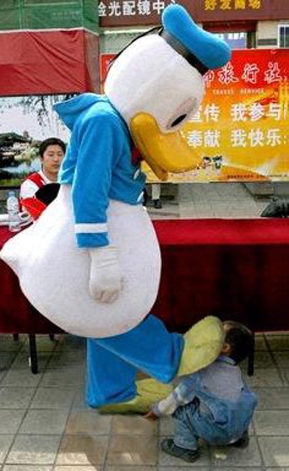 Mascots-Being-Awesome-22.jpg