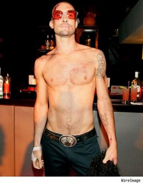 ADAMLEVINE02h00.jpg