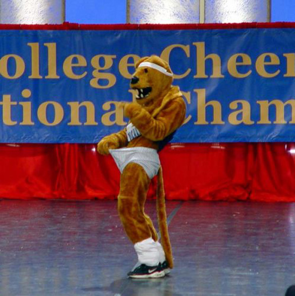 Mascots-Being-Awesome-5.jpg