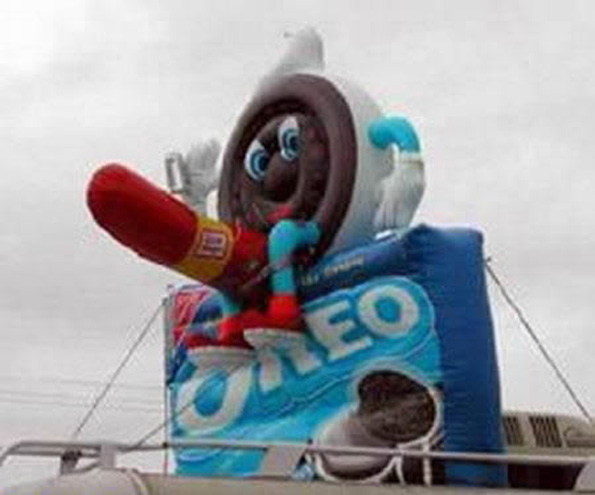 Mascots-Being-Awesome-4.jpg