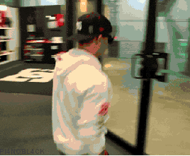 tumblr_m476jcOvX61qzfebyo1_400.gif