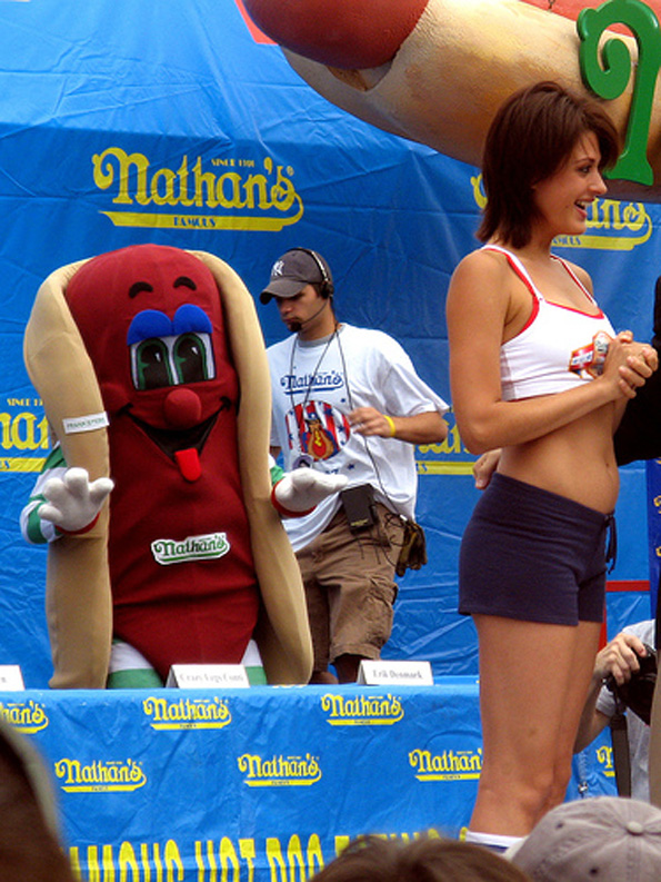 Mascots-Being-Awesome-8.jpg