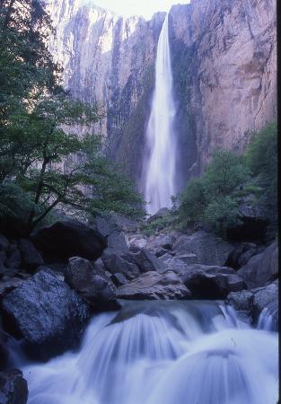 basaseachi-falls-in-canyon.jpg