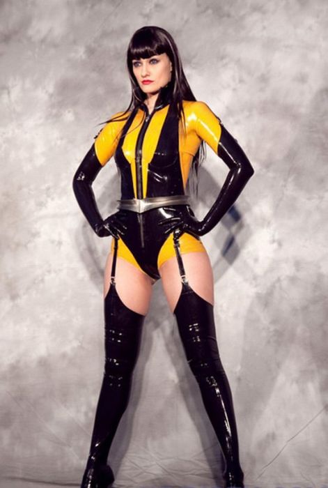 latex_cosplay_10.jpg