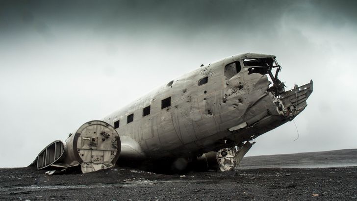 desastre-avion-en-la-costa-deteriorado.jpg