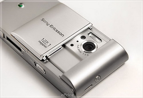 sonyericsson-satio-silver-02.jpg
