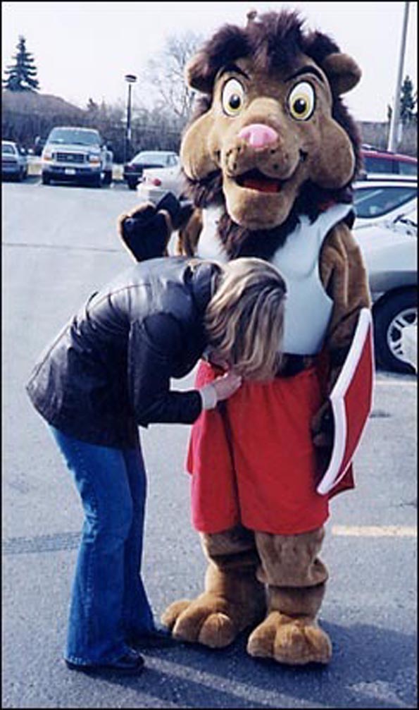 Mascots-Being-Awesome-17.jpg