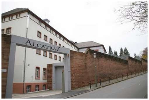 German-Prison-Hotel-14.jpg