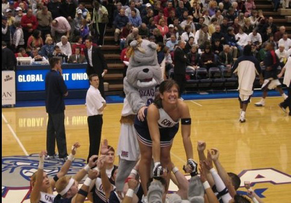 Mascots-Being-Awesome-10.jpg