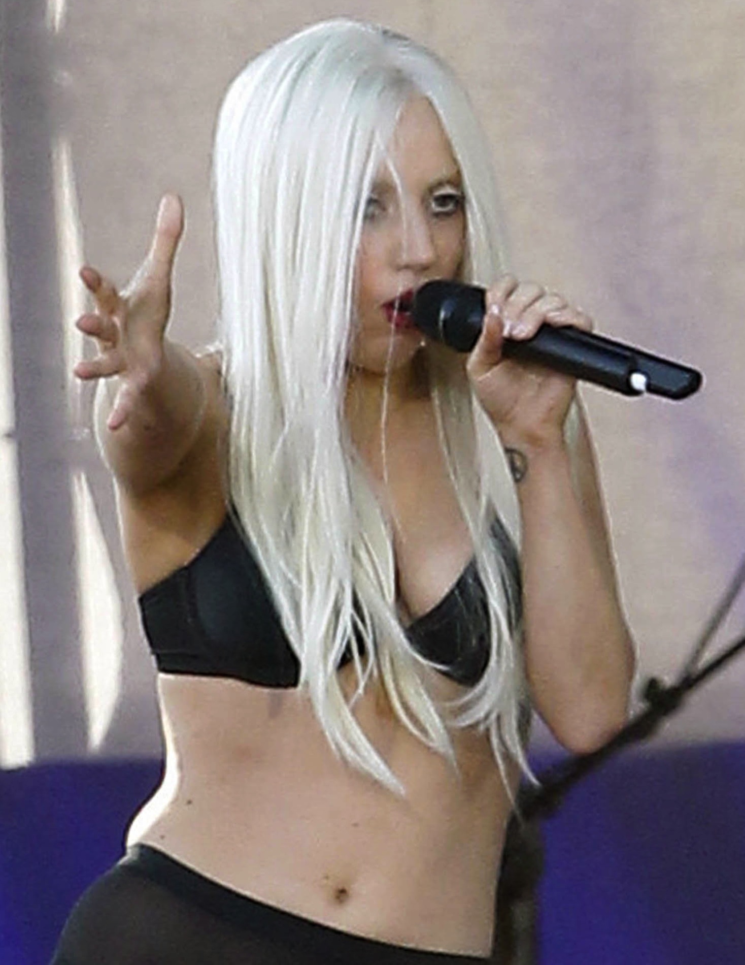 weird-lady-gaga-hair.jpg