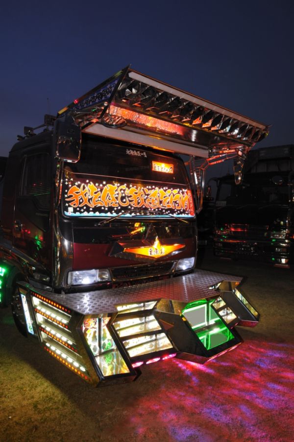 cool_japanese_trucks_26.jpg