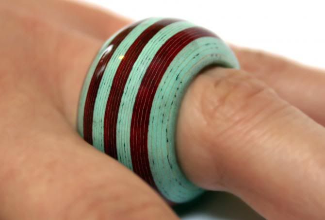 anillos_hechos_con_libros_iBA_wide.jpg