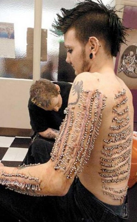 extreme-body-piercings2.jpg
