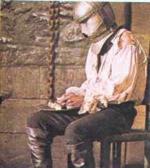 mascaradehierro.jpg