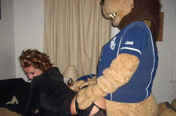 Mascots-Being-Awesome-14.jpg