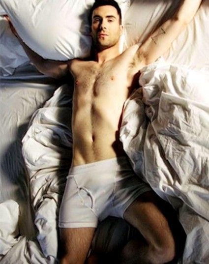 adam_levine_naked_in_bed_iwbsbl_photoshots.jpg