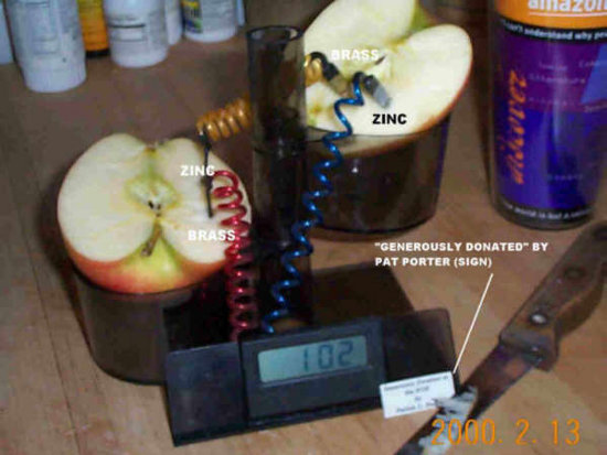 TwoAppleClock.jpg