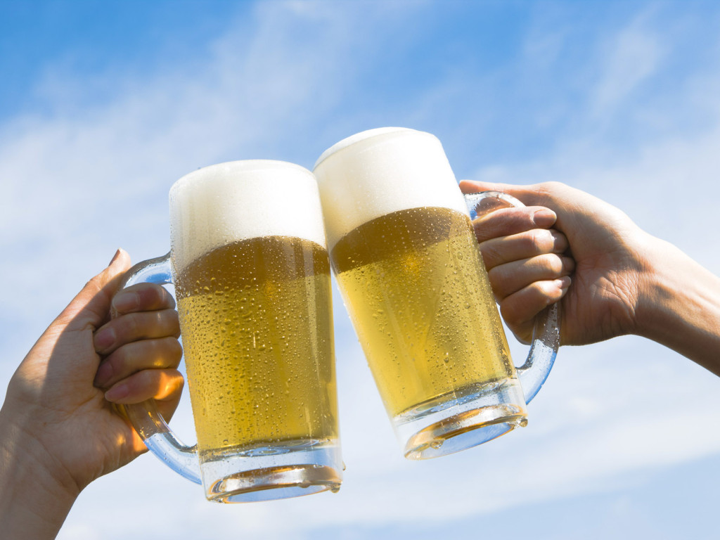 Food_Drinks_Golden_beer_013229_%5B1%5D.jpg