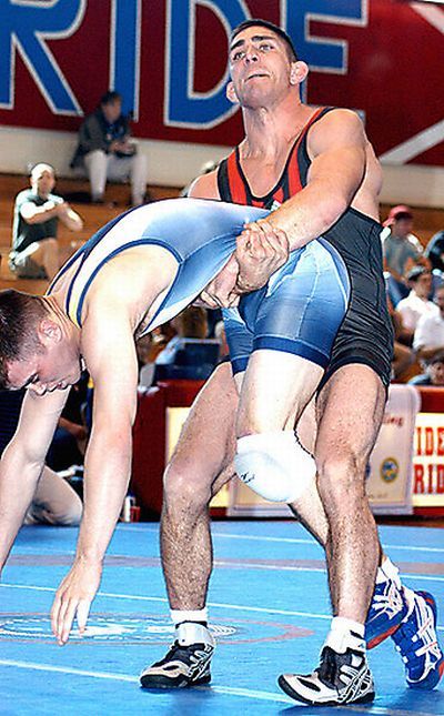 Funny-poses-wrestlers-10.jpg
