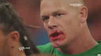 lesnar+rompe+la+boca+a++cena.jpg