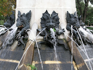 800px-Buen_Retiro_Angel_caido03.jpg