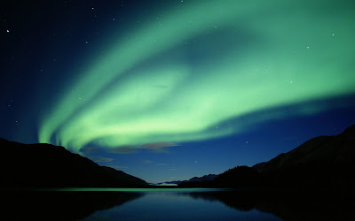 vista-wallpaper-aurora-at-night.jpg