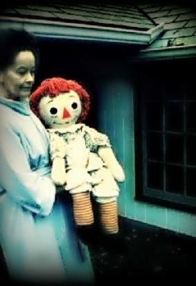 Annabelle-la-muneca-poseida.jpg