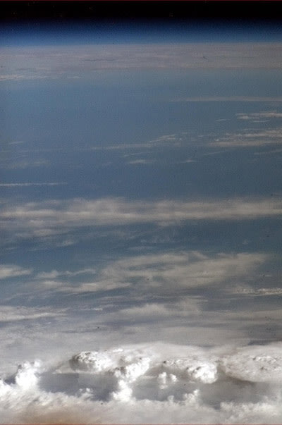 nubes--negro-espacio-jpg_225528.jpg