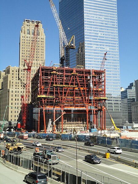 450px-1WTC_Construction_march10.jpeg